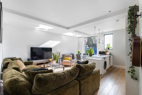 2 bedroom maisonette for sale, Godstone Road, Twickenham, TW1