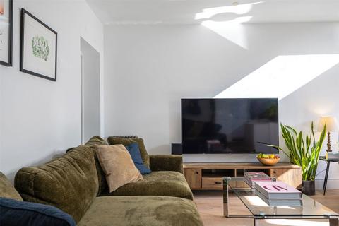 2 bedroom maisonette for sale, Godstone Road, Twickenham, TW1