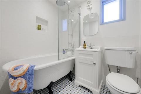 2 bedroom maisonette for sale, Roxwell Road, Shepherd's Bush W12