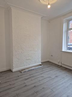 2 bedroom terraced house to rent, Ryeburne Street, Oldham OL4