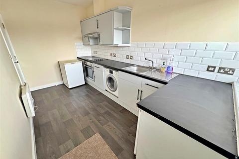 2 bedroom flat for sale, Laceby Road, Grimsby, N.E. Lincs, DN34 5NU