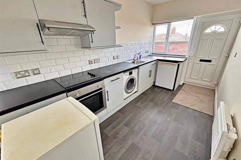 2 bedroom flat for sale, Laceby Road, Grimsby, N.E. Lincs, DN34 5NU