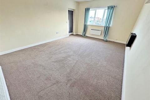 2 bedroom flat for sale, Laceby Road, Grimsby, N.E. Lincs, DN34 5NU