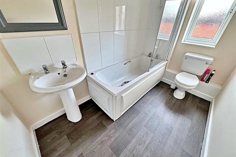 2 bedroom flat for sale, Laceby Road, Grimsby, N.E. Lincs, DN34 5NU