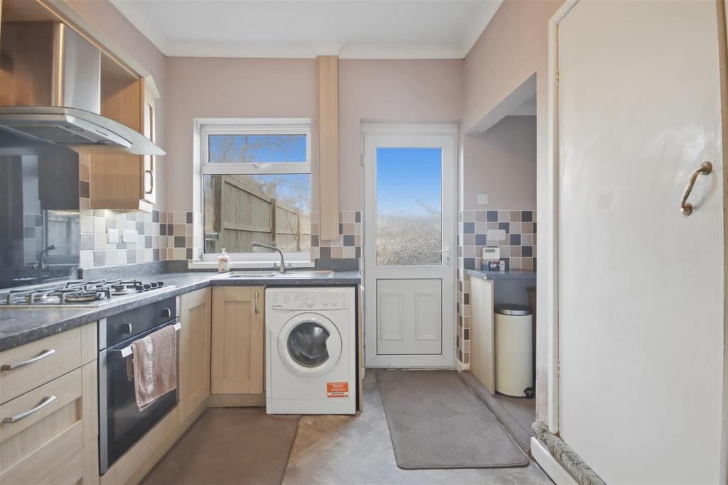 'L' Shaped Breakfast Kitchen