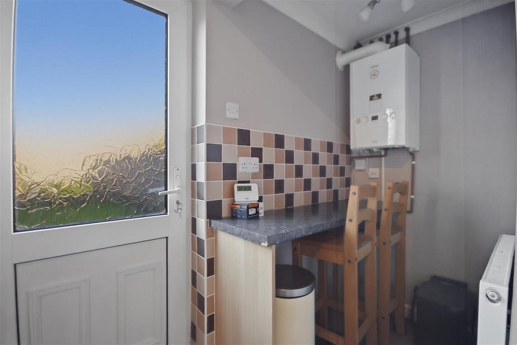 'L' Shaped Breakfast Kitchen