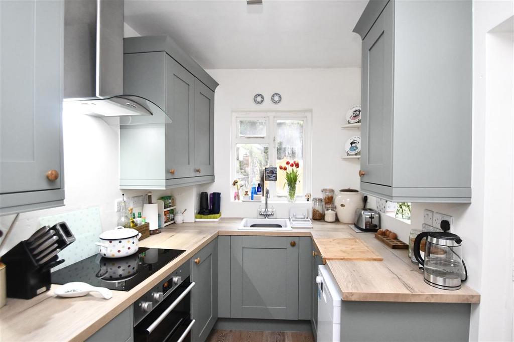 Fitted kitchen