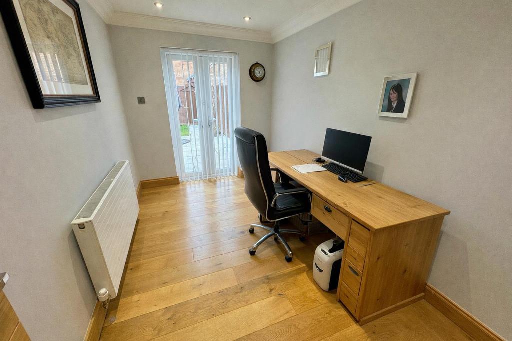 Bedroom 4 / office