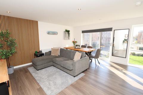 2 bedroom flat for sale, Enriqueta Rylands Close, Stretford, M32