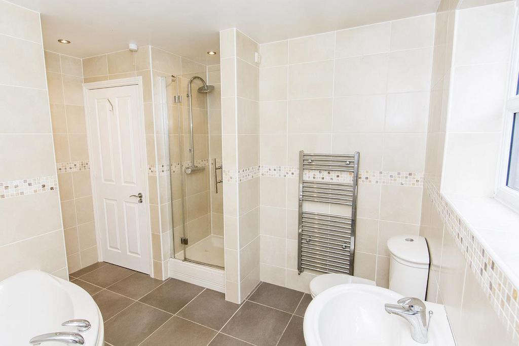 Jack &amp; Jill Bathroom