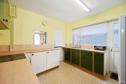 4 bedroom detached house for sale, Chichester Avenue, Hayling Island, Hampshire, PO11