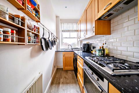 2 bedroom flat for sale, Constantine Road, Belsize Park, London, NW3
