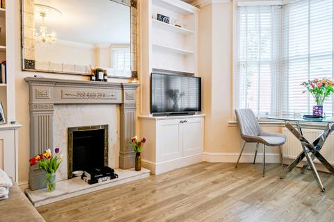 2 bedroom flat for sale, Constantine Road, Belsize Park, London, NW3
