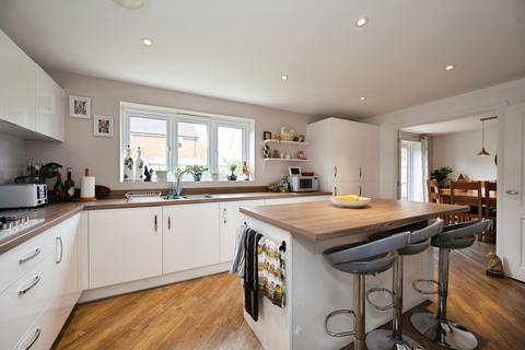 4 bedroom detached house for sale, Oyster Close, Hayling Island, Hampshire, PO11