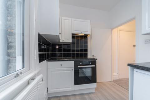 Studio to rent, West End Lane, West Hampstead, NW6