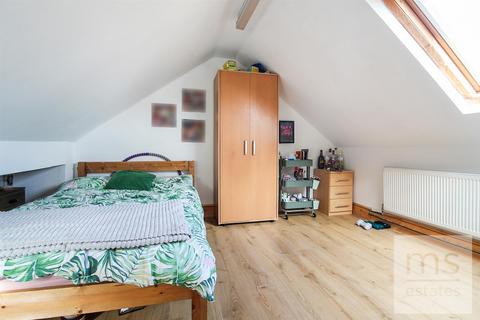 4 bedroom semi-detached house to rent, Harrington Drive, Nottingham NG7