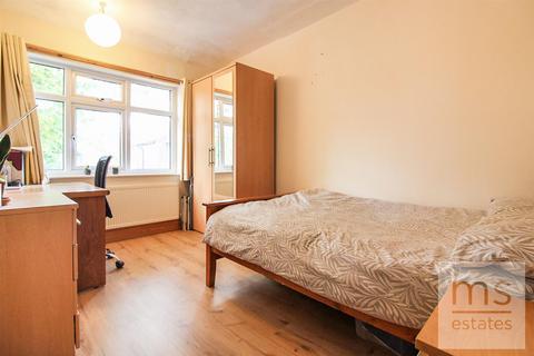 4 bedroom semi-detached house to rent, Harrington Drive, Nottingham NG7