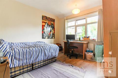 4 bedroom semi-detached house to rent, Harrington Drive, Nottingham NG7