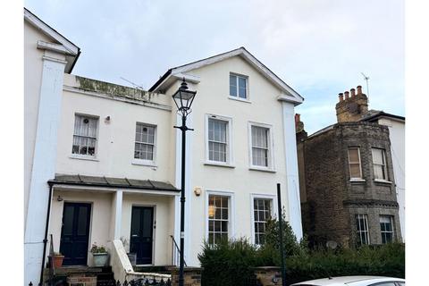 3 bedroom flat to rent, Stockwell Park Road, London, SW9