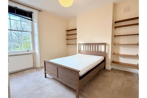 3 bedroom flat to rent, Stockwell Park Road, London, SW9