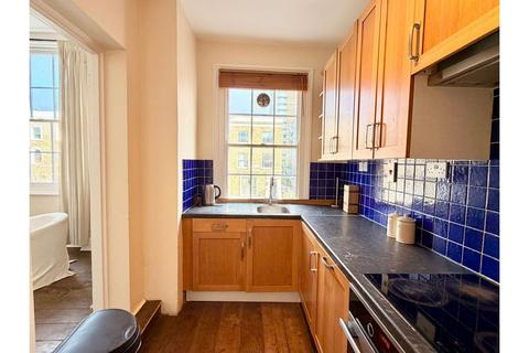 3 bedroom flat to rent, Stockwell Park Road, London, SW9