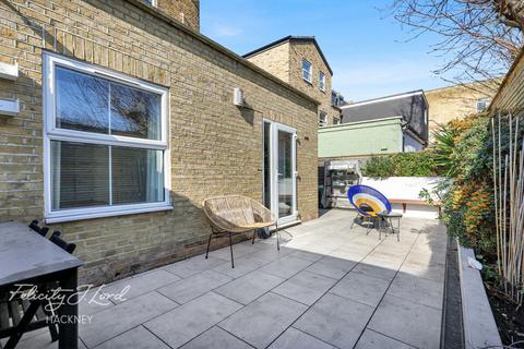 2 bedroom flat for sale, Kingsland Road, London E8
