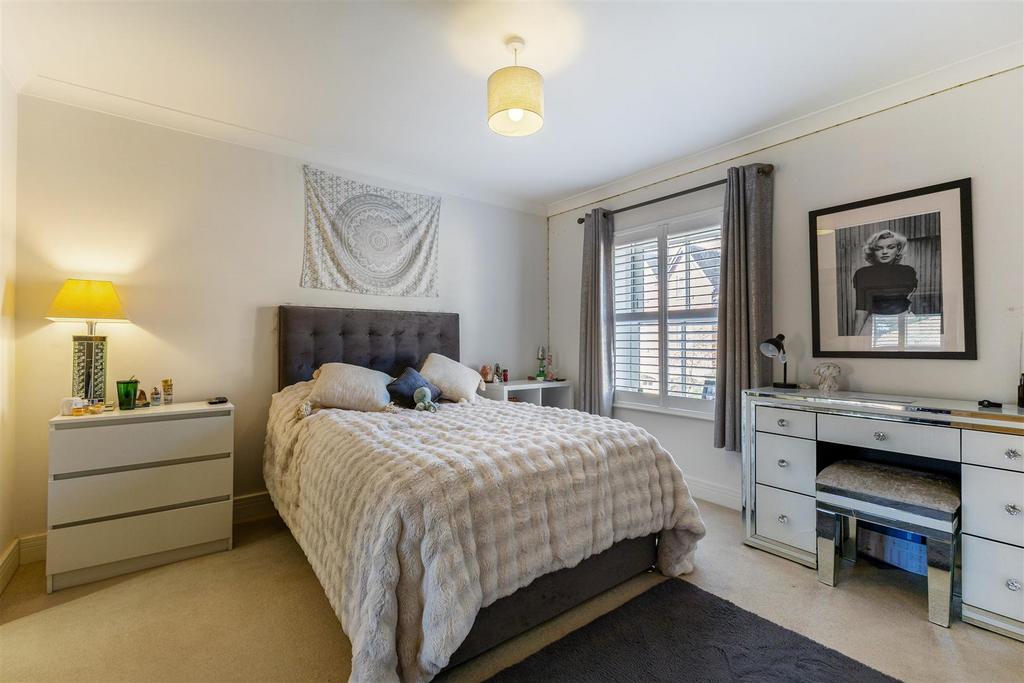 104556 4 Queensbury Gardens-15.jpg