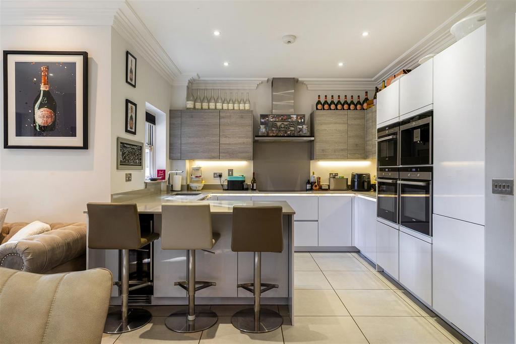 104556 4 Queensbury Gardens-8.jpg