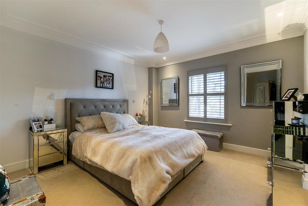 104556 4 Queensbury Gardens-14.jpg