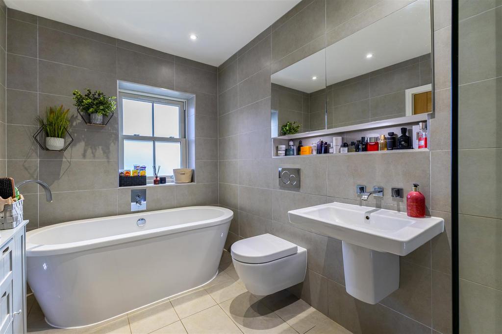 104556 4 Queensbury Gardens-18.jpg