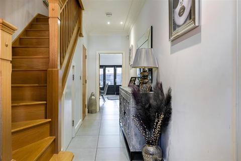 4 bedroom semi-detached house for sale, Queensbury Gardens, Ascot