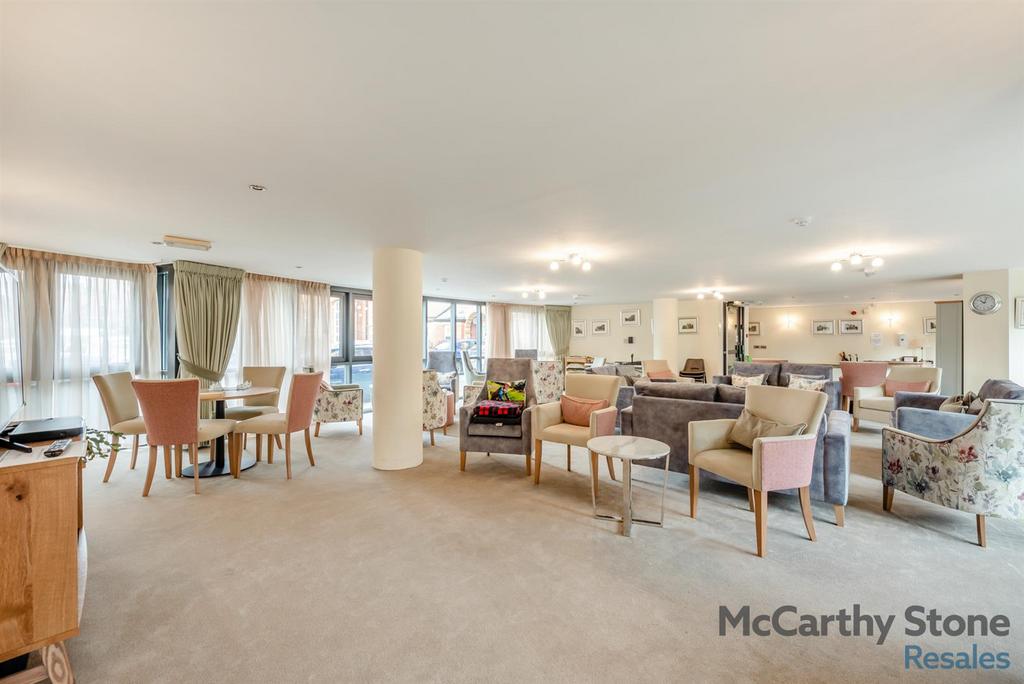8680099-interior01.jpg
