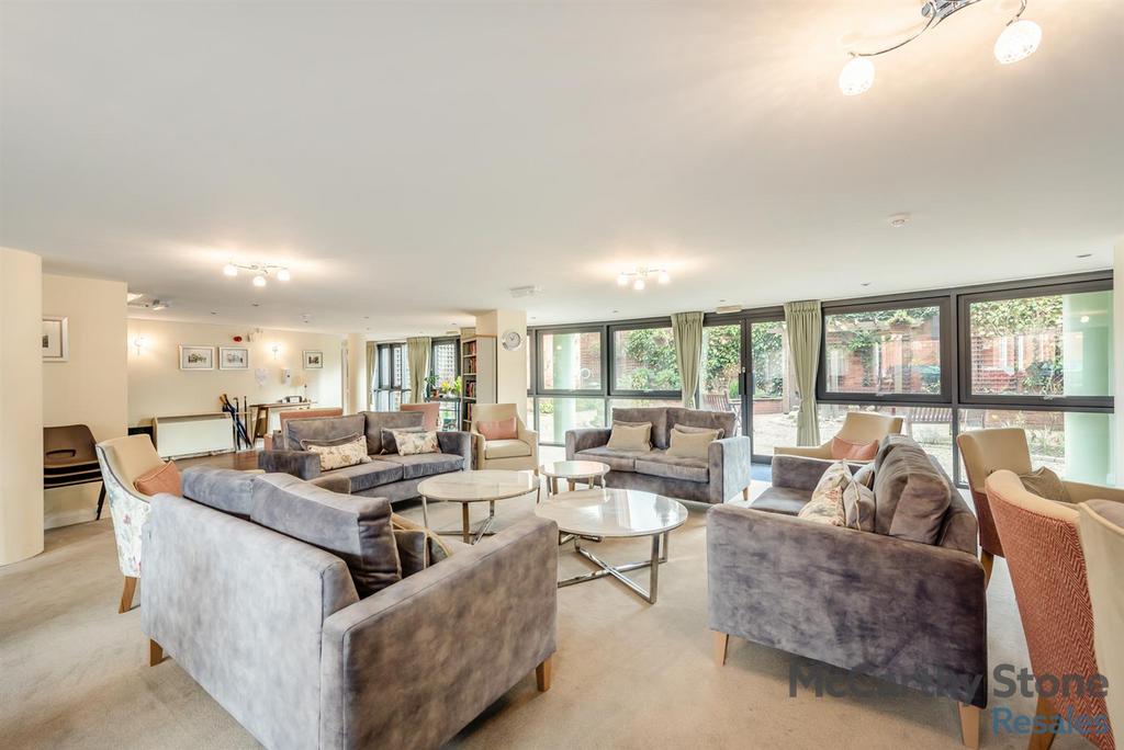 8680099-interior02.jpg