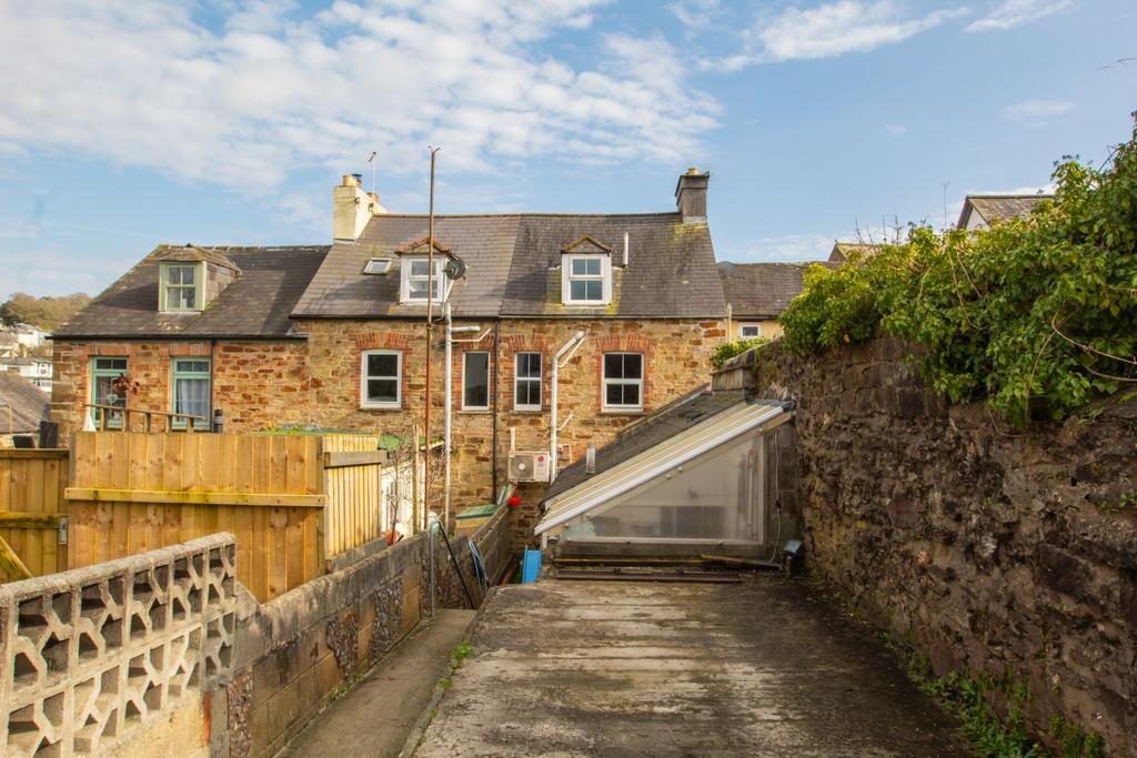 8 Market Street TPS 01208 74182