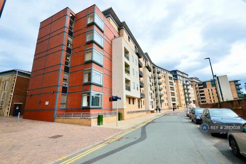 2 bedroom flat to rent, Balmoral Place, Hunslet, Leeds, LS10