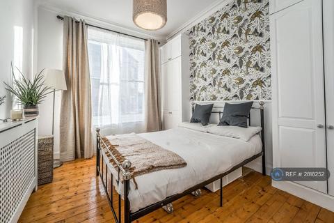 undefined, Piersfield Grove, Edinburgh, EH8