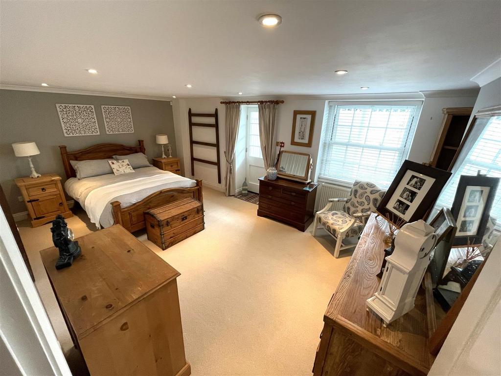 Main bedroom.jpg
