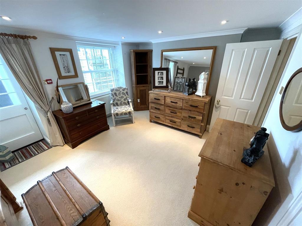 Main bedroom 1.jpg