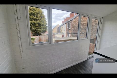 2 bedroom terraced house to rent, Summer Lane, Barnsley, S73