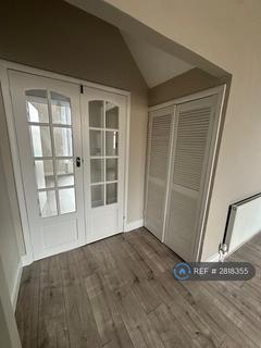 2 bedroom flat to rent, Green Lane, Goodmayes, IG3