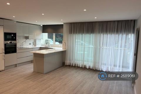 2 bedroom flat to rent, Hendon Hall Court, London, NW4
