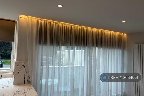 2 bedroom flat to rent, Hendon Hall Court, London, NW4