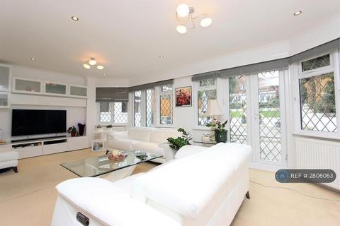 5 bedroom detached house to rent, Burgh Wood, Banstead, SM7