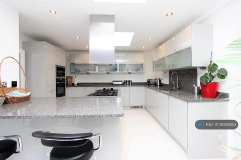 5 bedroom detached house to rent, Burgh Wood, Banstead, SM7