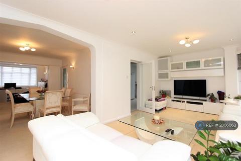 5 bedroom detached house to rent, Burgh Wood, Banstead, SM7