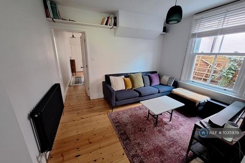 2 bedroom maisonette to rent, Squires Lane, London, N3