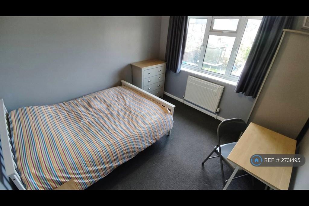 Double Room To Rent Crawley Town Center