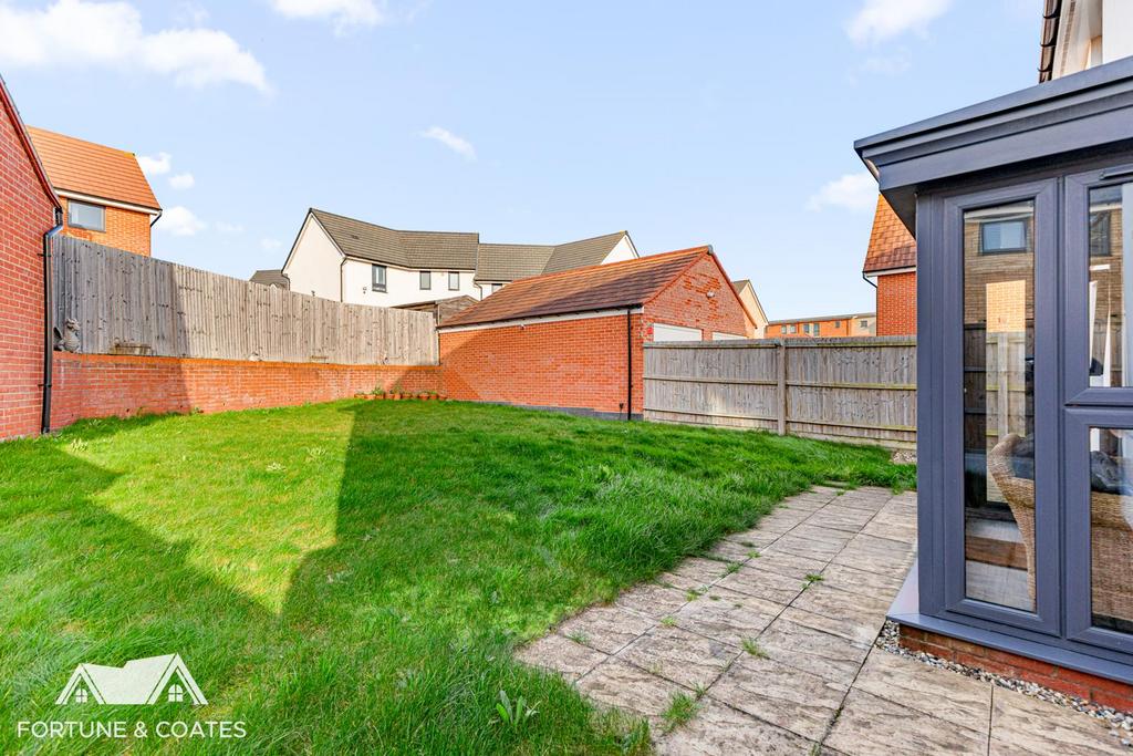 Medlar Close 26.jpg