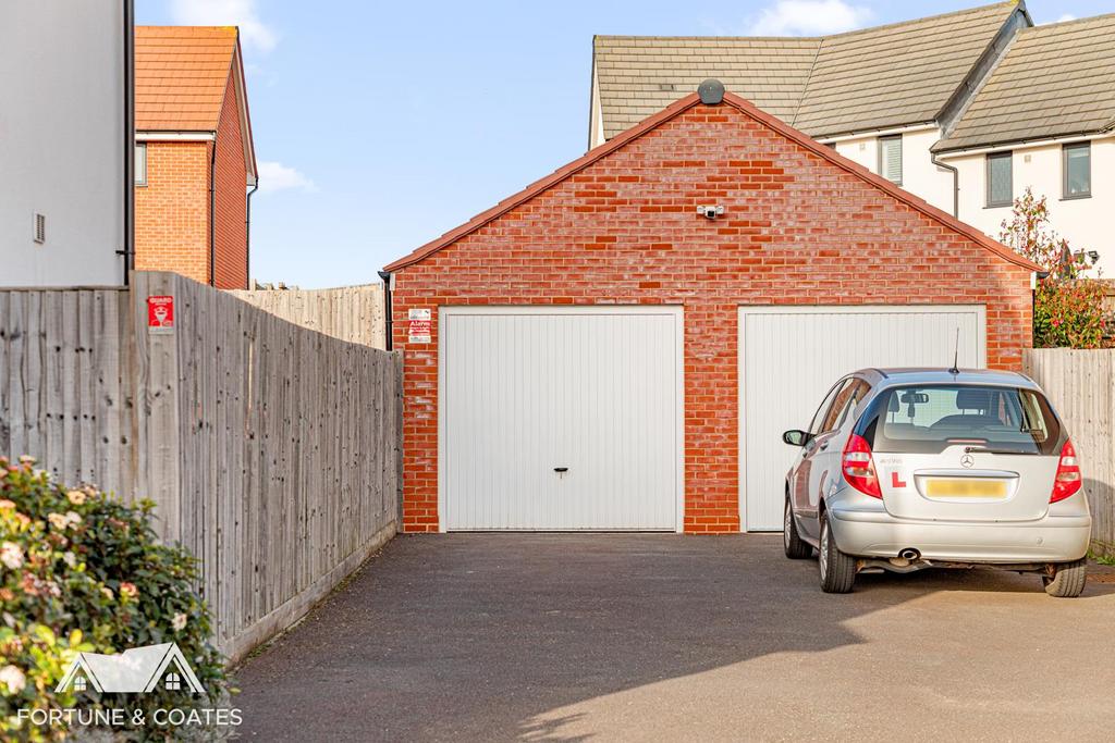 Medlar Close 30.jpg