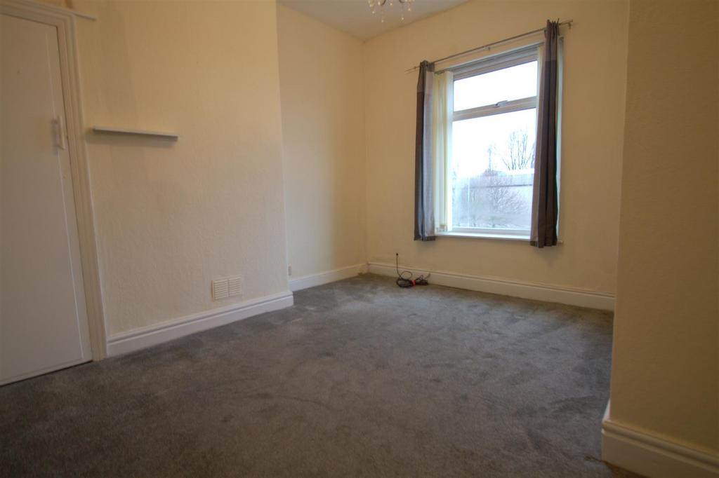 Bedroom 1.jpg